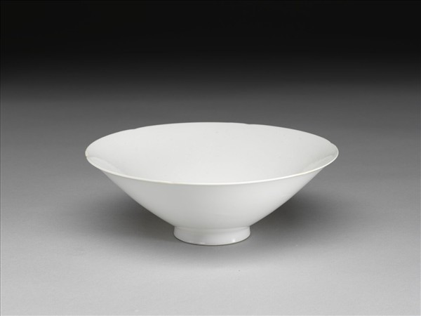 甜白半脫胎六龍葵瓣口碗