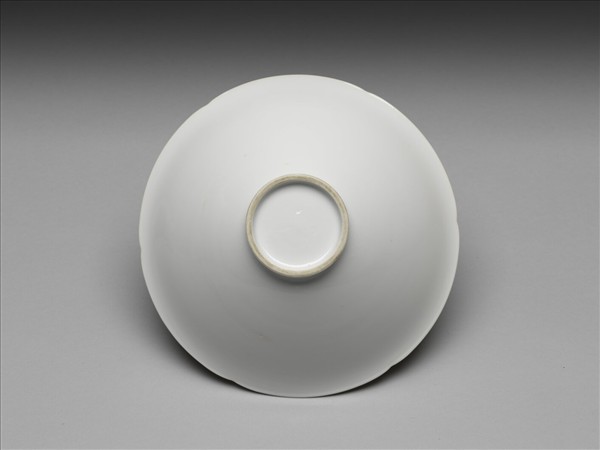 甜白半脫胎六龍葵瓣口碗