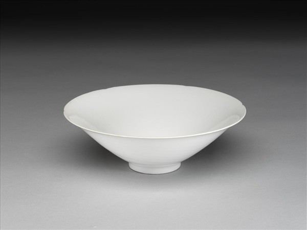 甜白半脫胎六龍葵瓣口碗