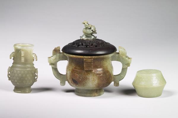 玉獸面紋簋形爐