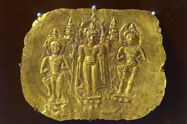 泰國 8-10世紀 鎚鍱金片 佛菩薩三尊立像奉獻板