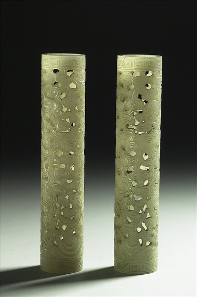 玉雲龍紋鏤空香筒