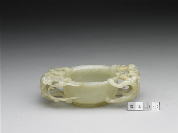 玉螭耳杯