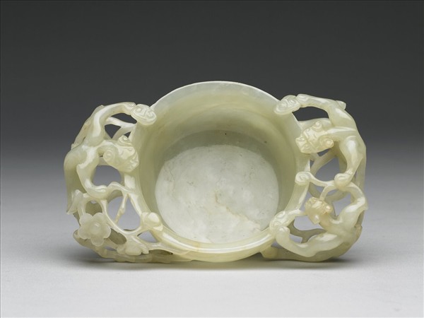 玉螭耳杯