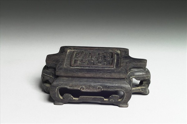 紫檀如意雲紋雕花木座