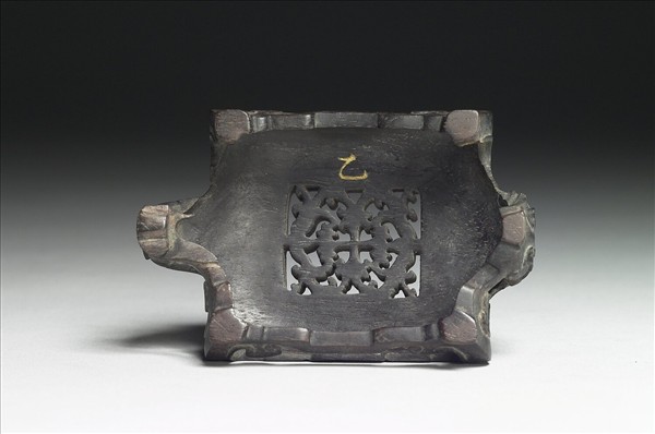 紫檀如意雲紋雕花木座