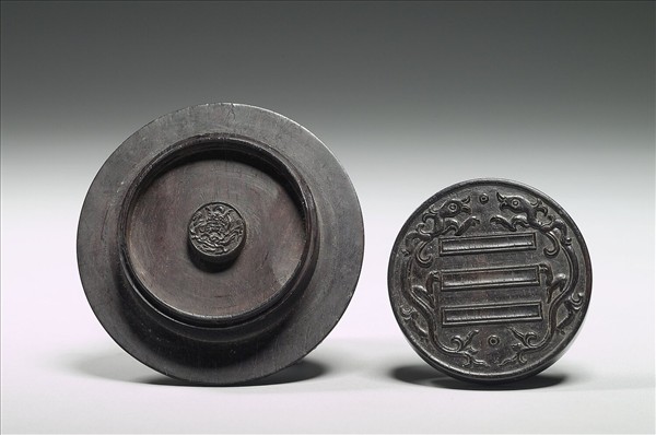 乾卦紋圓形木座