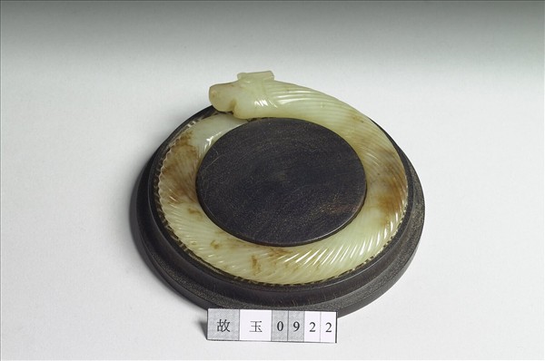 獸首扭絲紋玉環