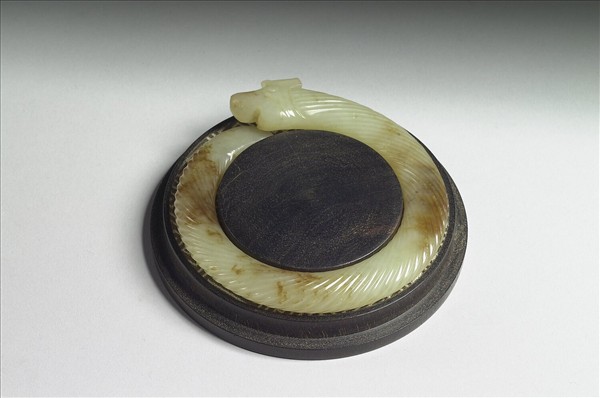 獸首扭絲紋玉環