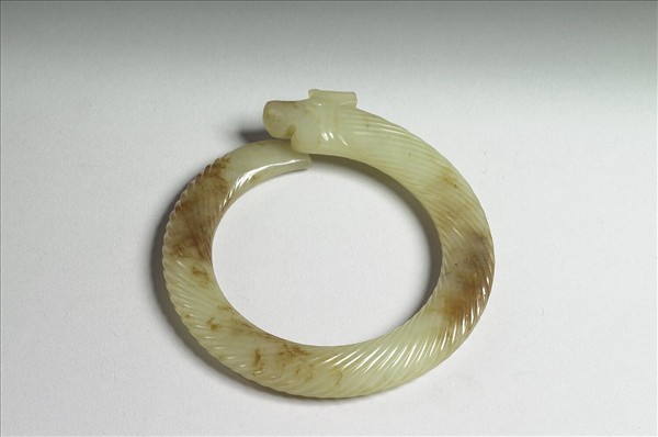 獸首扭絲紋玉環