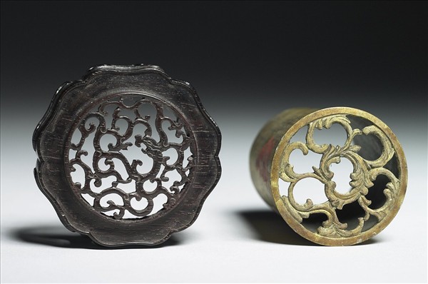 葵花式鏤空紫檀木座