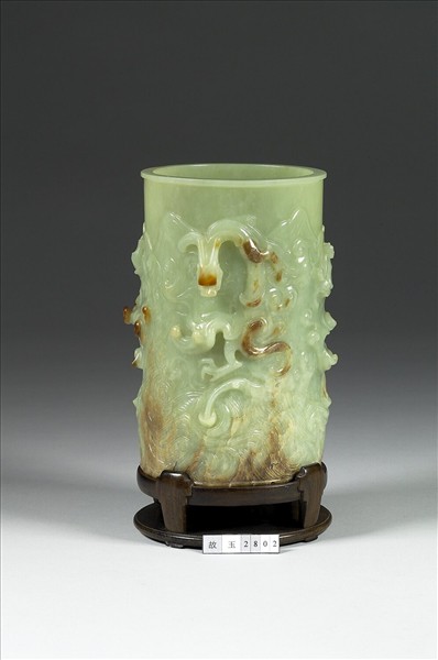 降龍伏虎圖筆筒(玉琮改製)