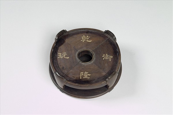 降龍伏虎圖筆筒(玉琮改製)