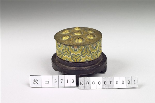 裱錦銅膽及圓形木座