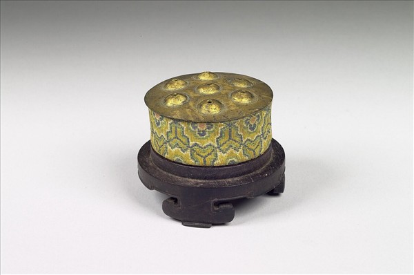 裱錦銅膽及圓形木座