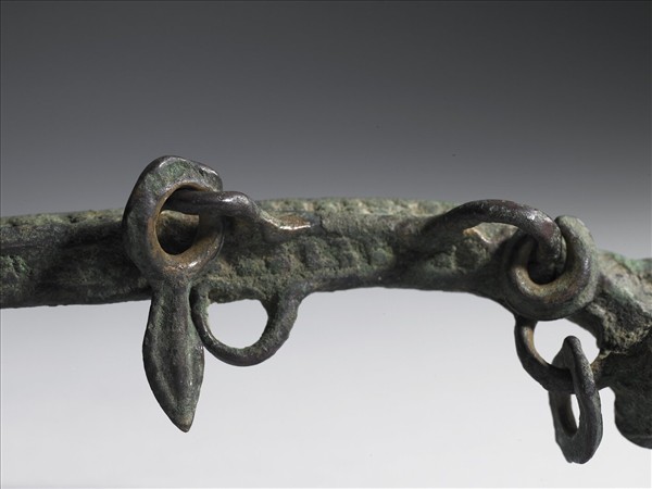 獸首銅鍊條形器