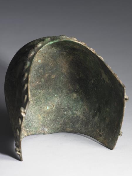 乳丁紋銅盔