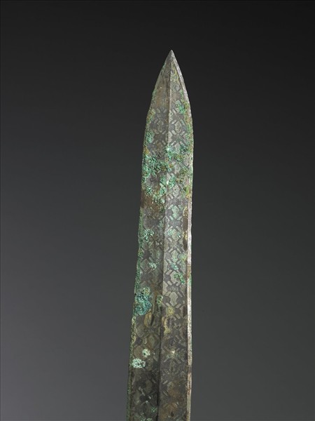 嵌綠松石菱形紋銅劍