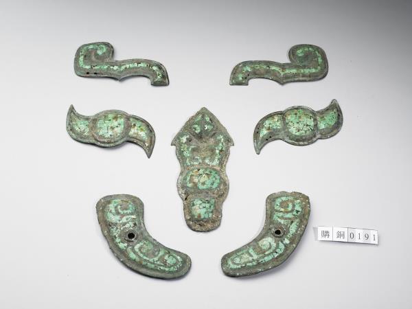 嵌綠松石馬面飾