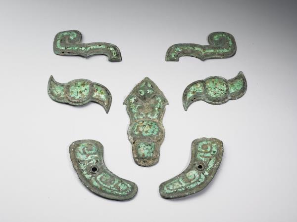 嵌綠松石馬面飾