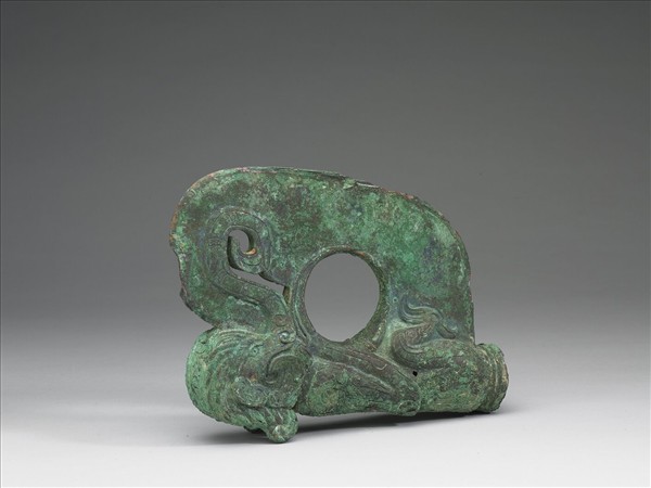 象鼻神人管銎銅鉞