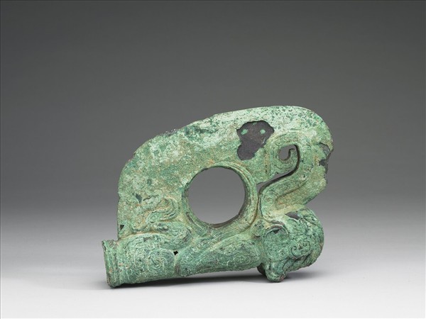 象鼻神人管銎銅鉞