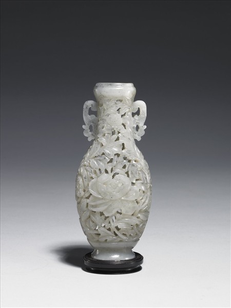 玉鏤空牡丹花雙耳瓶