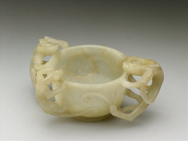 玉螭耳杯