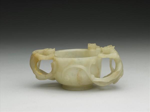 玉螭耳杯