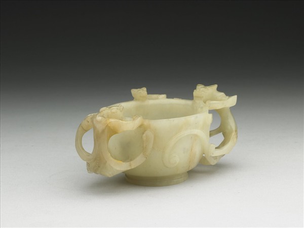 玉螭耳杯