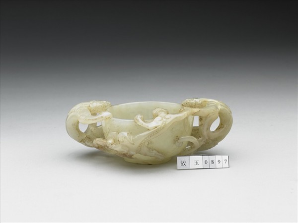 玉螭耳杯