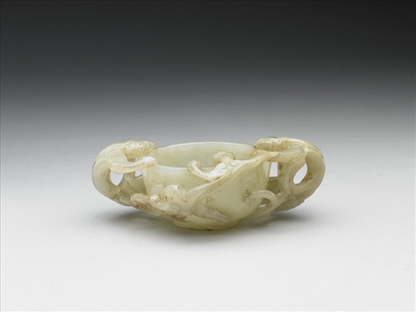 玉螭耳杯