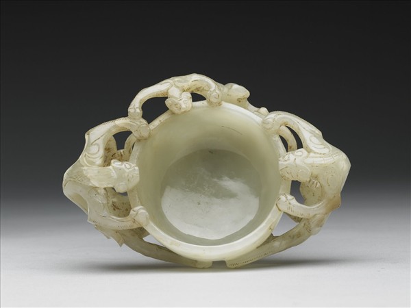 玉螭耳杯
