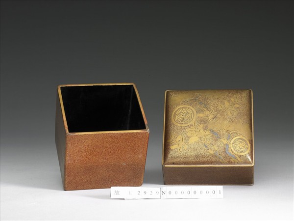 蒔繪松樹茶花紋漆盒