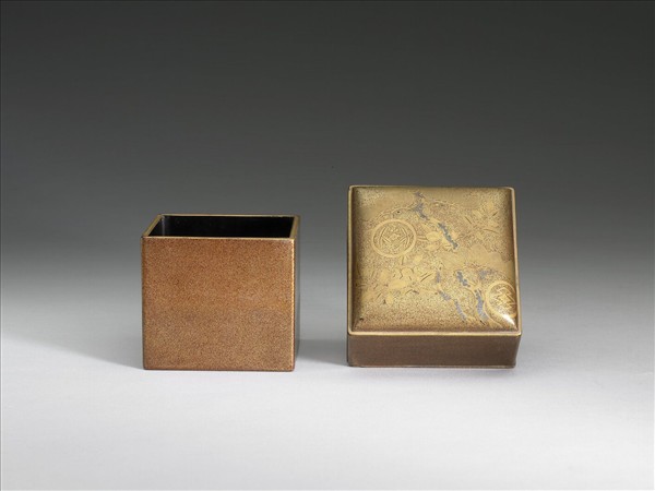 蒔繪松樹茶花紋漆盒