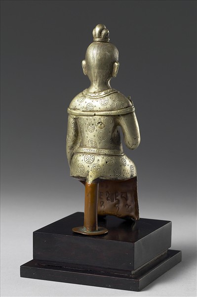 西藏 18世紀 銀合金 祖師垂足坐像，或為本教祖師占巴南木喀