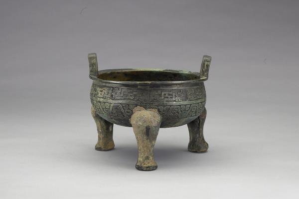 蟠虺紋鼎