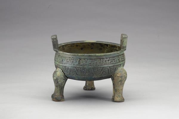 蟠虺紋鼎