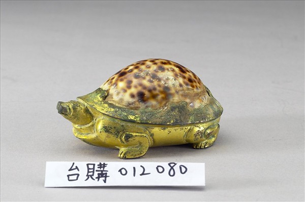 鎏金嵌貝殼龜鎮