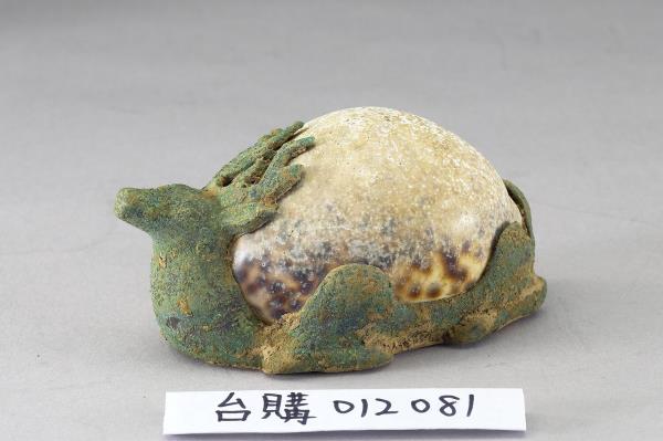 銅嵌貝殼鹿鎮