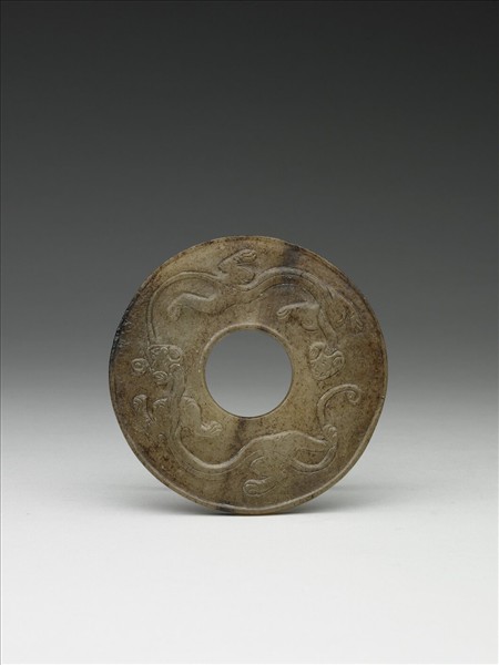獸及雲紋玉璧
