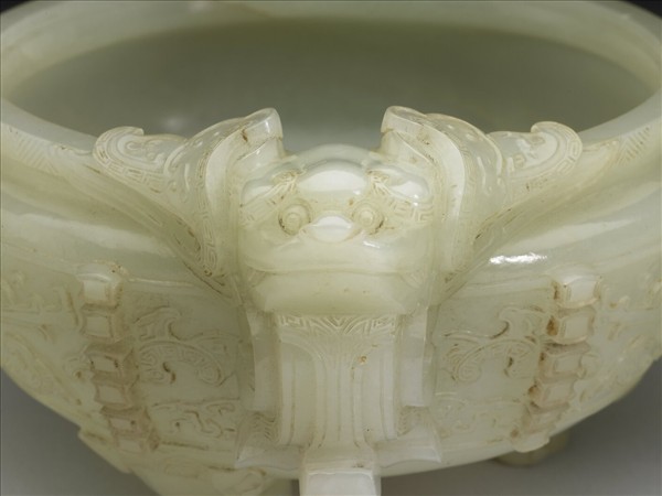 玉獸面紋三足爐