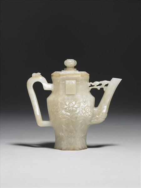 玉「壽」字花卉紋執壺