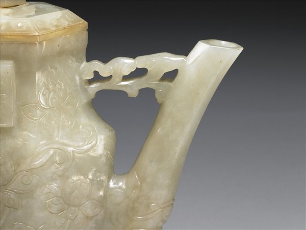玉「壽」字花卉紋執壺