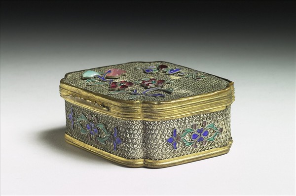 鍍金鏤空海棠形花果紋錫盒