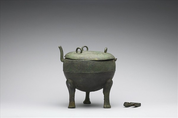 蟠虺紋鼎