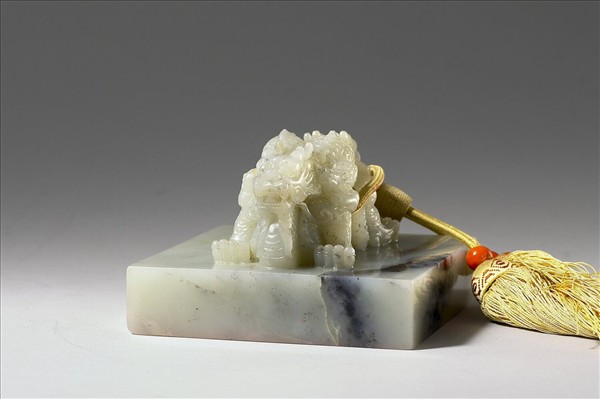 「信天主人」玉印