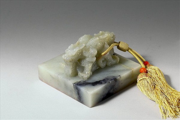 「信天主人」玉印