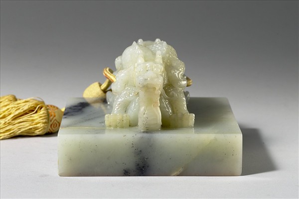 「信天主人」玉印