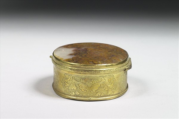 鎏金銅鑲瑪瑙鼻煙盒